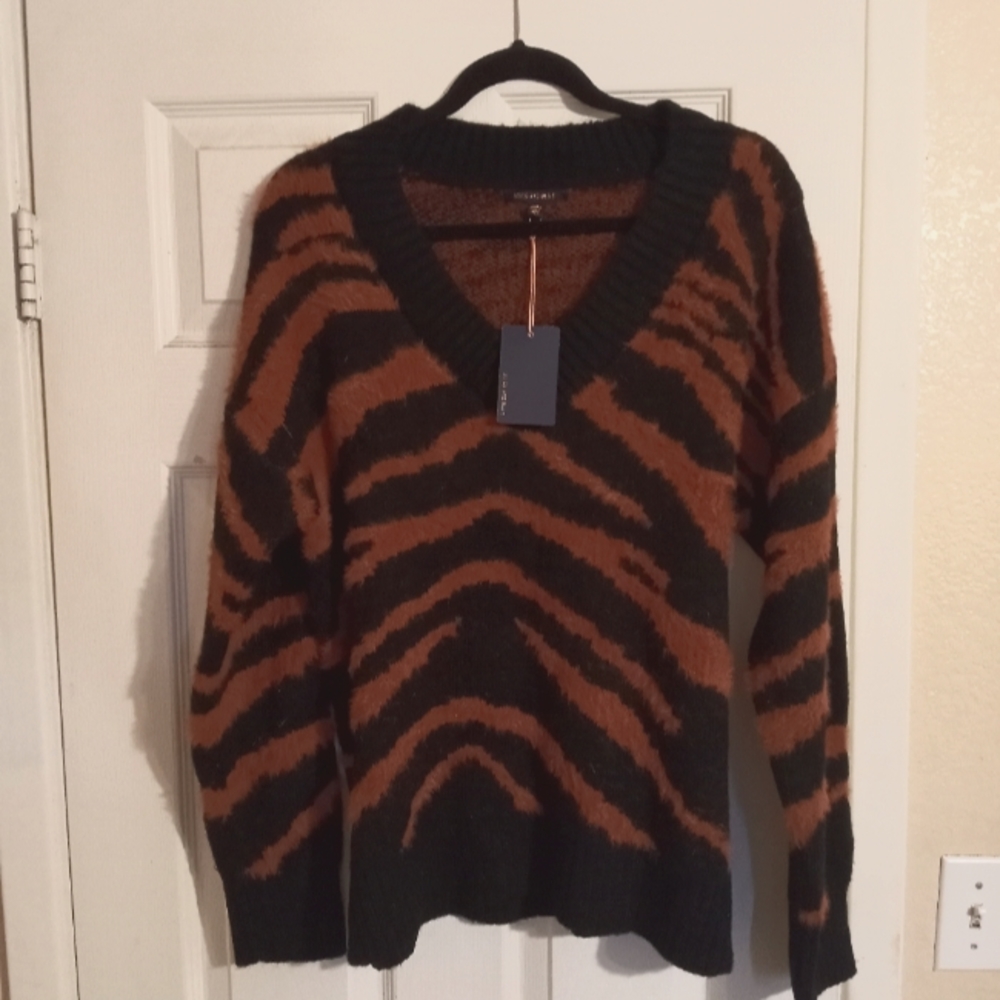 Skies Are Blue Long Sleeve V-neck Animal Print Oversized Warm Sweater Size Small